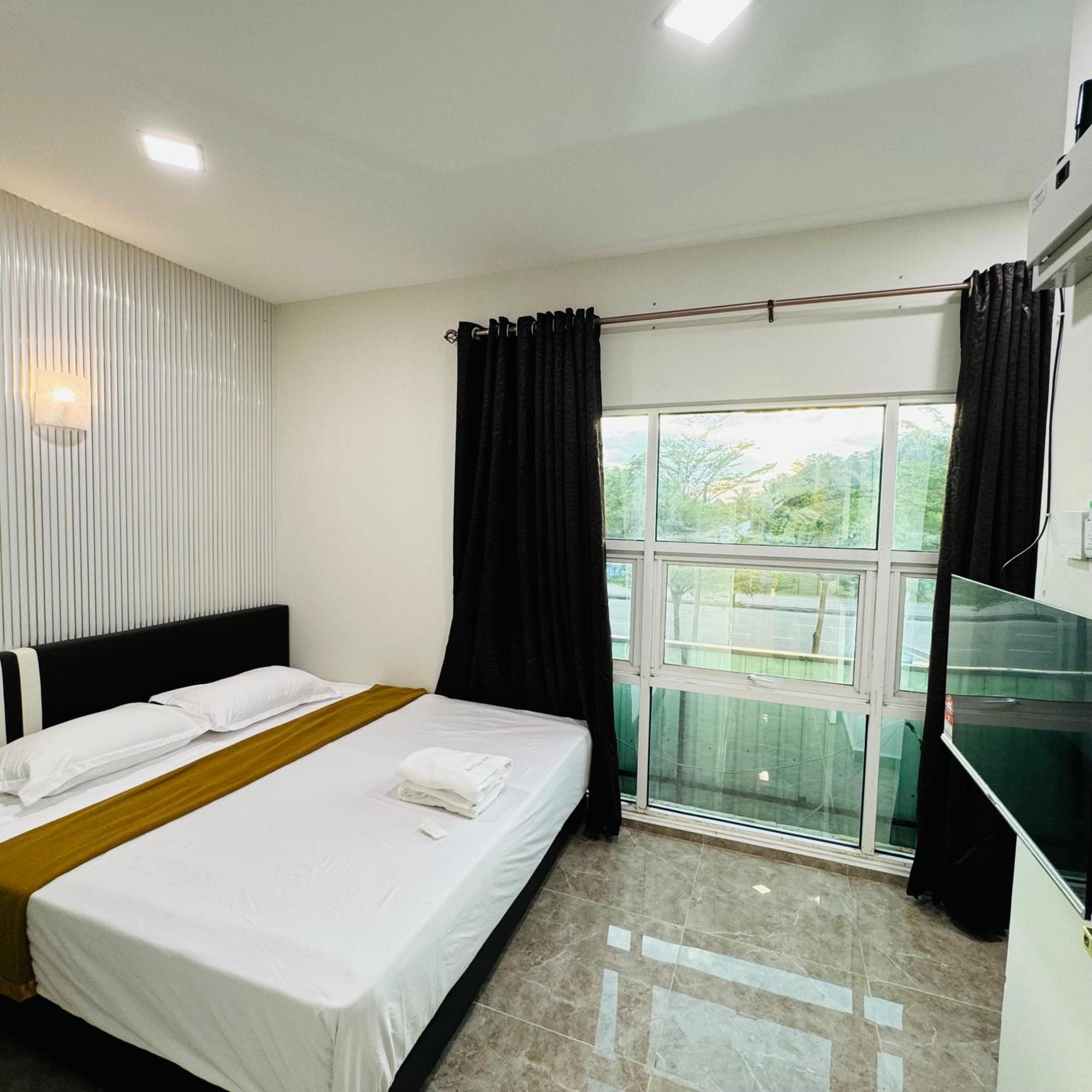 Rayyaz Inn Kuala Terengganu Exterior photo